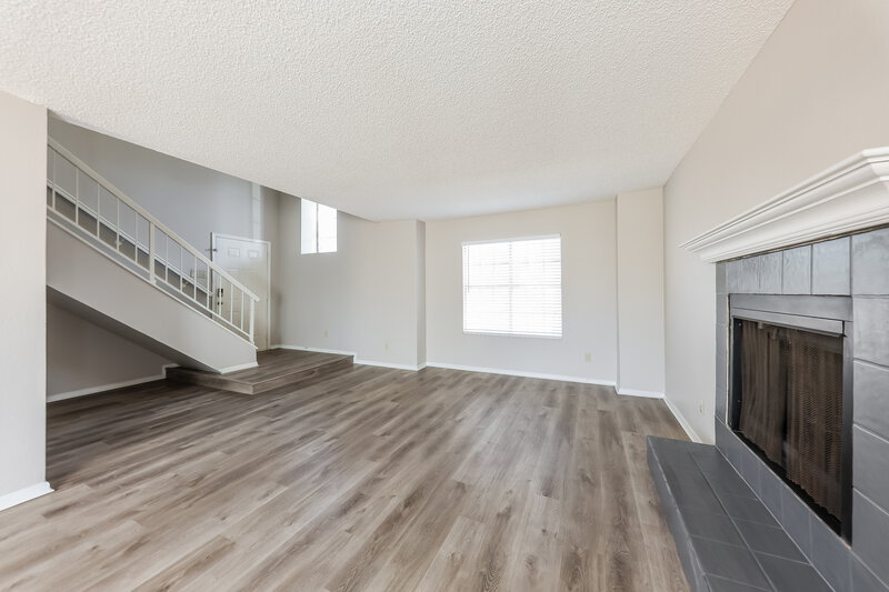 2,125/Mo, 5719 W Michigan Ave Glendale, AZ 85308 Living Room View 2