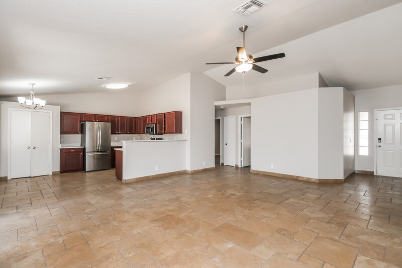2,335/Mo, 1042 S Canal Dr Gilbert, AZ 85296 Living Room View 2