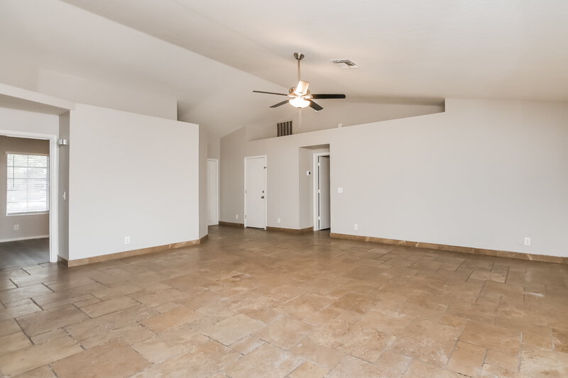 2,335/Mo, 1042 S Canal Dr Gilbert, AZ 85296 Living Room View 3