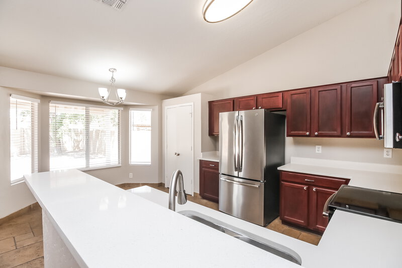 2,335/Mo, 1042 S Canal Dr Gilbert, AZ 85296 Kitchen View