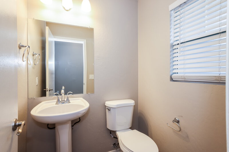 2,210/Mo, 4025 W Park St Phoenix, AZ 85041 Bathroom View 2