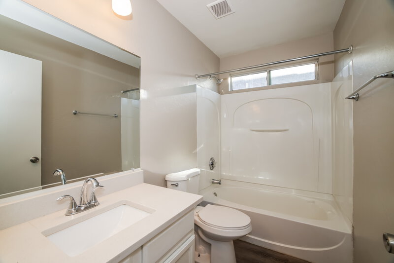 2,210/Mo, 4025 W Park St Phoenix, AZ 85041 Bathroom View 3