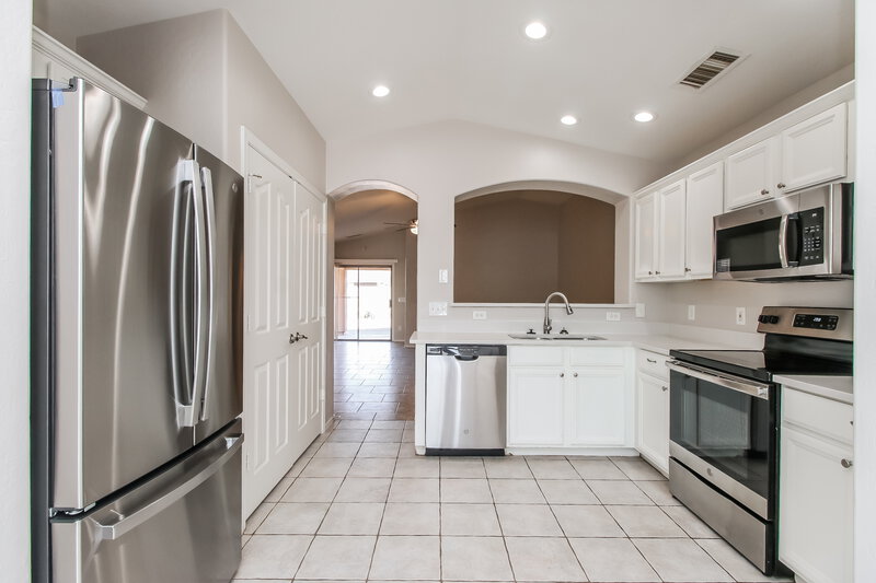 1,760/Mo, 8556 W Sonora St Tolleson, AZ 85353 Kitchen View 2