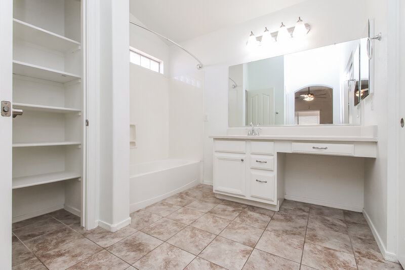1,760/Mo, 8556 W Sonora St Tolleson, AZ 85353 Main Bathroom View
