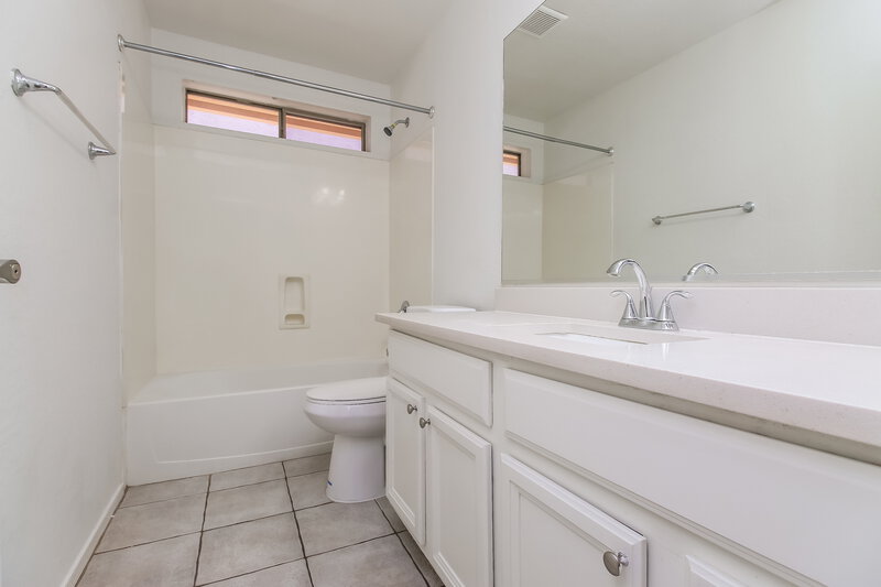1,760/Mo, 8556 W Sonora St Tolleson, AZ 85353 Bathroom View