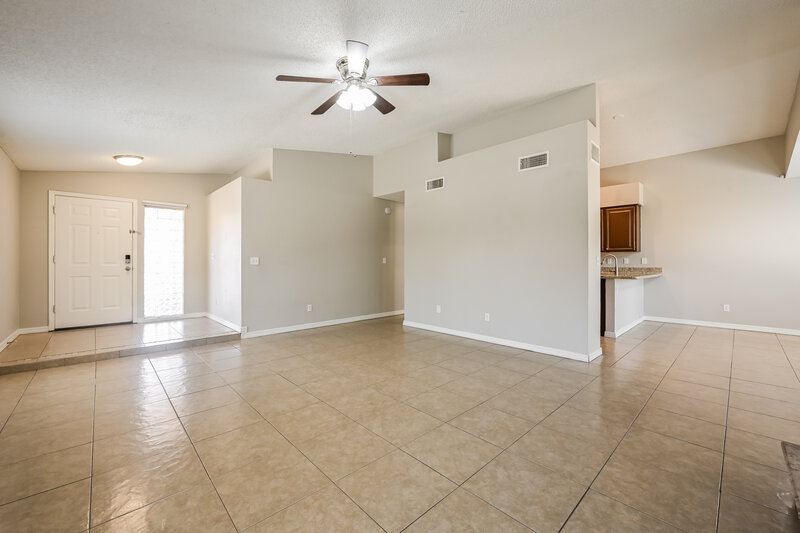 1,980/Mo, 5209 N 78th Dr Glendale, AZ 85303 Living Room View 3