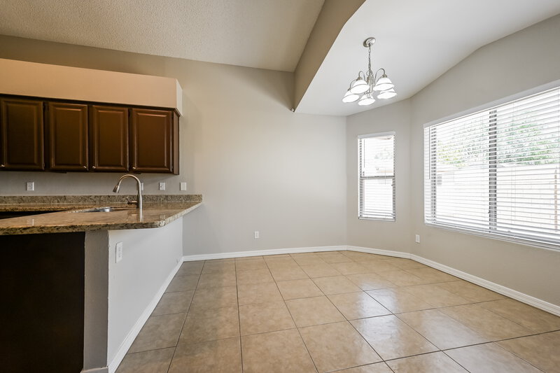 1,980/Mo, 5209 N 78th Dr Glendale, AZ 85303 Dining Room View