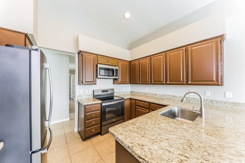 2,030/Mo, 5209 N 78th Dr Glendale, AZ 85303 Kitchen View 2