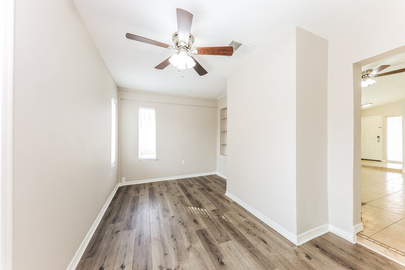 2,030/Mo, 5209 N 78th Dr Glendale, AZ 85303 Family Room View