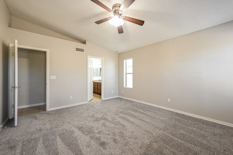 1,980/Mo, 5209 N 78th Dr Glendale, AZ 85303 Main Bedroom View 2
