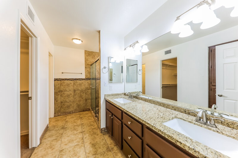 2,030/Mo, 5209 N 78th Dr Glendale, AZ 85303 Main Bathroom View