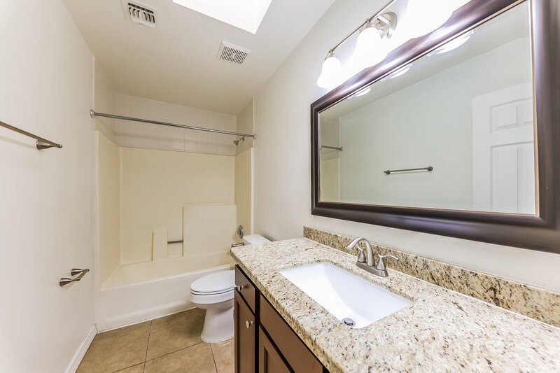 2,030/Mo, 5209 N 78th Dr Glendale, AZ 85303 Bathroom View