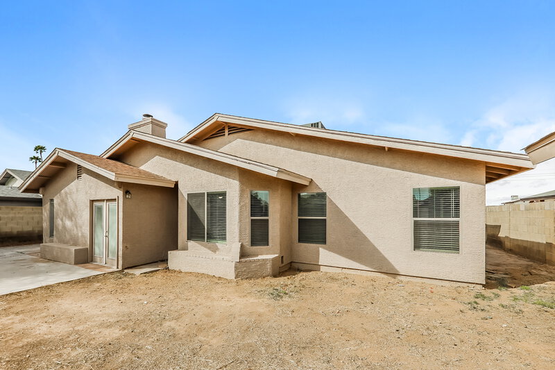 2,030/Mo, 5209 N 78th Dr Glendale, AZ 85303 Rear View