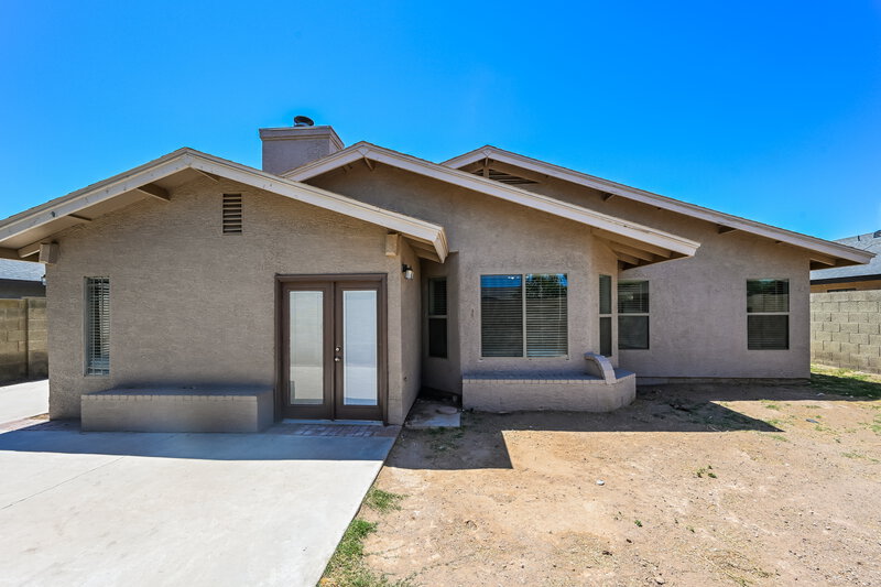 1,980/Mo, 5209 N 78th Dr Glendale, AZ 85303 Rear View