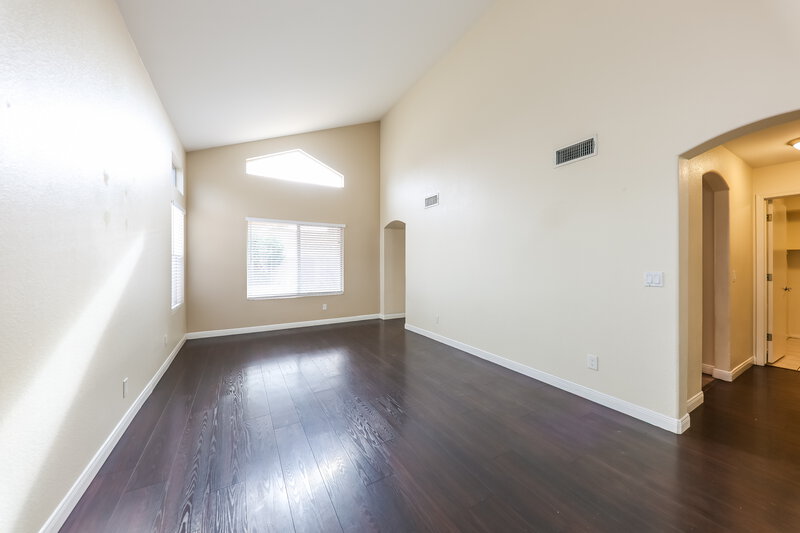 2,055/Mo, 1111 W Wagoner Rd Phoenix, AZ 85023 Living Room View