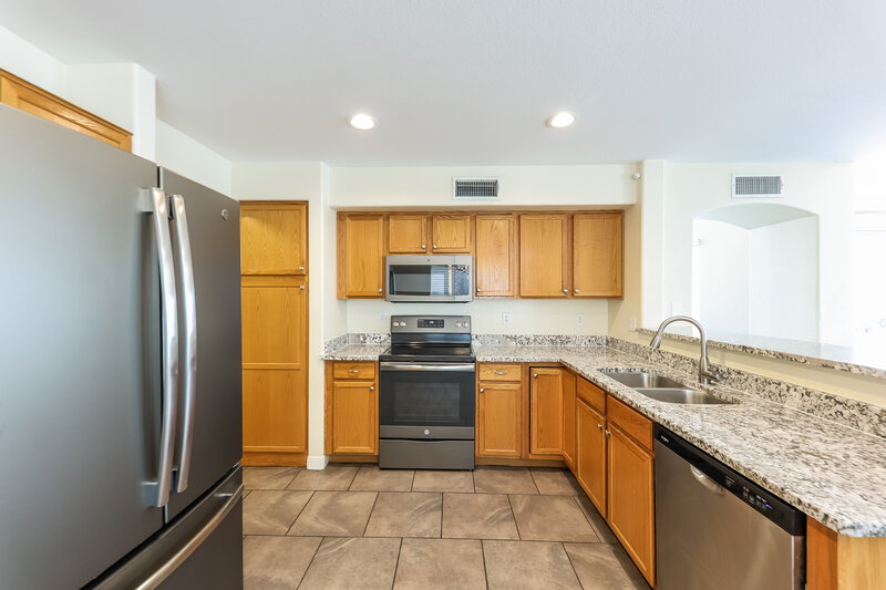 2,055/Mo, 1111 W Wagoner Rd Phoenix, AZ 85023 Kitchen View