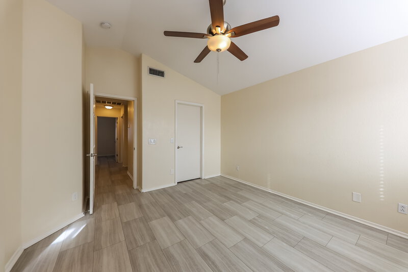 2,055/Mo, 1111 W Wagoner Rd Phoenix, AZ 85023 Main Bedroom View 2