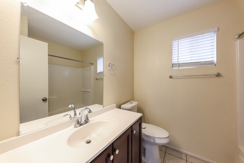 2,055/Mo, 1111 W Wagoner Rd Phoenix, AZ 85023 Bathroom View