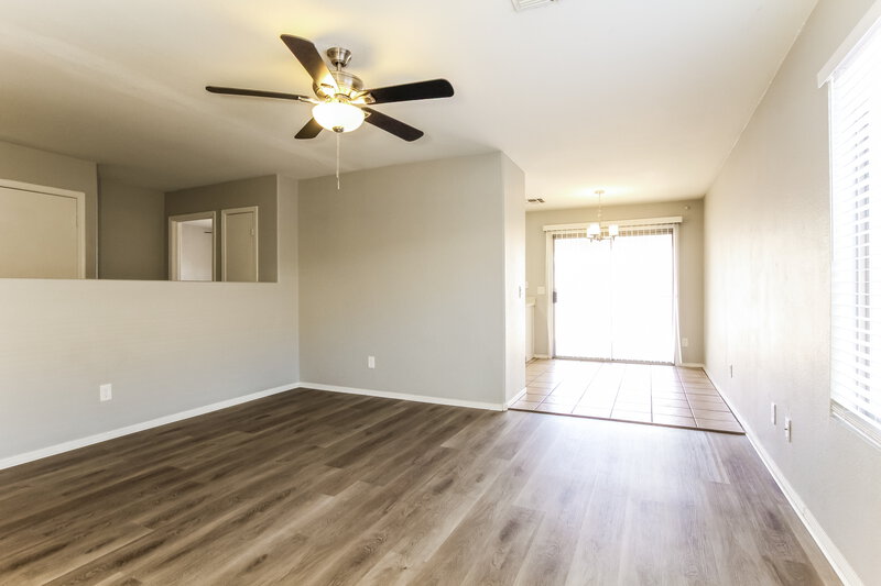 1,860/Mo, 10602 W Rosewood Dr Avondale, AZ 85392 Living Room View