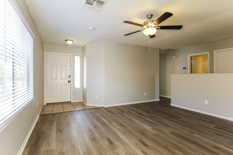 1,860/Mo, 10602 W Rosewood Dr Avondale, AZ 85392 Living Room View 2