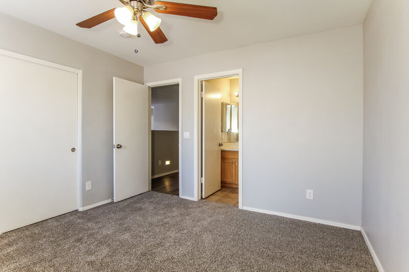 1,860/Mo, 10602 W Rosewood Dr Avondale, AZ 85392 Main Bedroom View 2