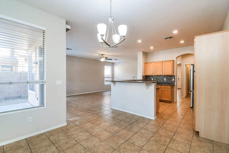 2,120/Mo, 3322 N 126th Dr Avondale, AZ 85392 Dining Room View