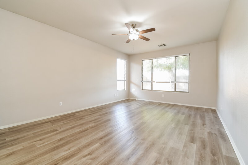 2,120/Mo, 3322 N 126th Dr Avondale, AZ 85392 Main Bedroom View 2