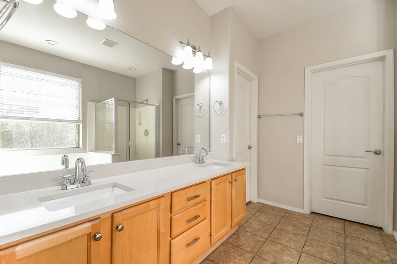 2,120/Mo, 3322 N 126th Dr Avondale, AZ 85392 Main Bathroom View