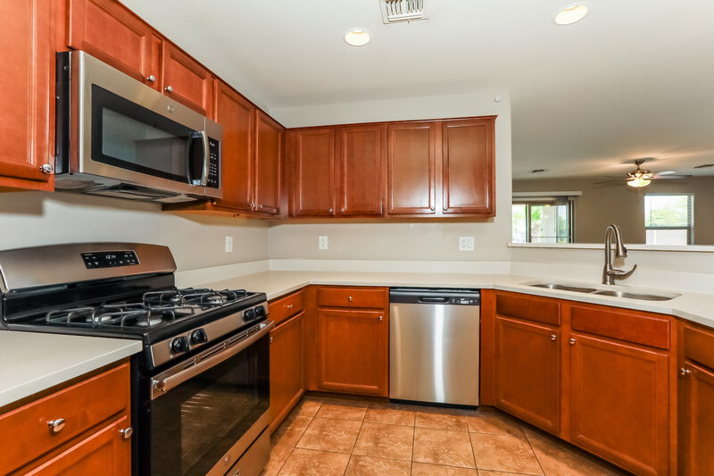 2,620/Mo, 1126 E Daniella Dr San Tan Valley, AZ 85140 Kitchen View