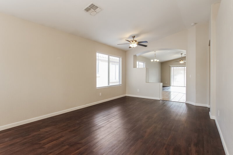 1,940/Mo, 1509 E Sunland Ave Phoenix, AZ 85040 Living Room View