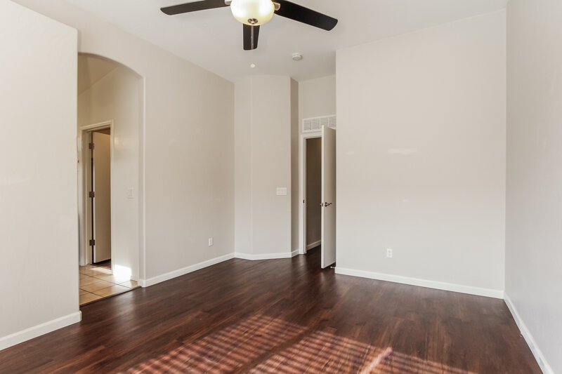 1,940/Mo, 1509 E Sunland Ave Phoenix, AZ 85040 Main Bedroom View 2