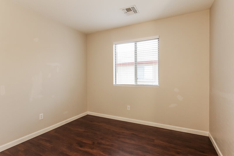 1,940/Mo, 1509 E Sunland Ave Phoenix, AZ 85040 Bedroom View 3