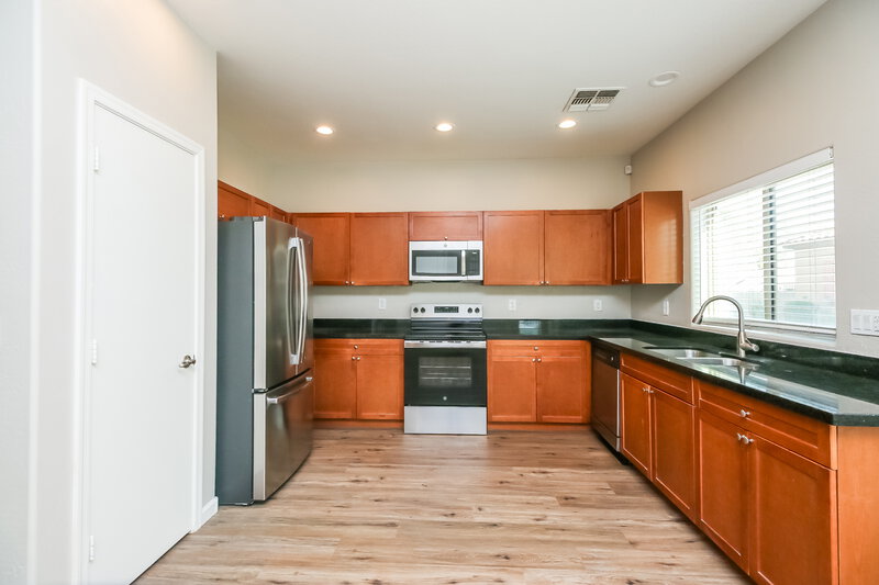 1,860/Mo, 1822 W Minton Street Phoenix, AZ 85041 Kitchen View