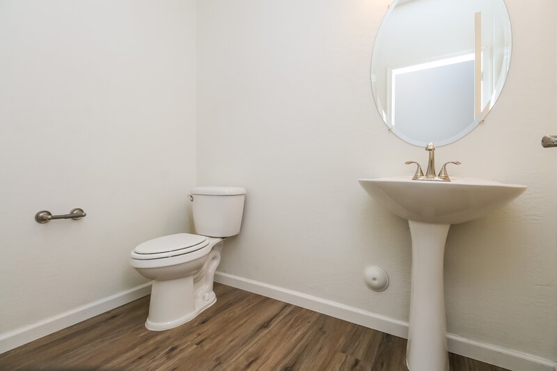 1,860/Mo, 1822 W Minton Street Phoenix, AZ 85041 Bathroom View 2