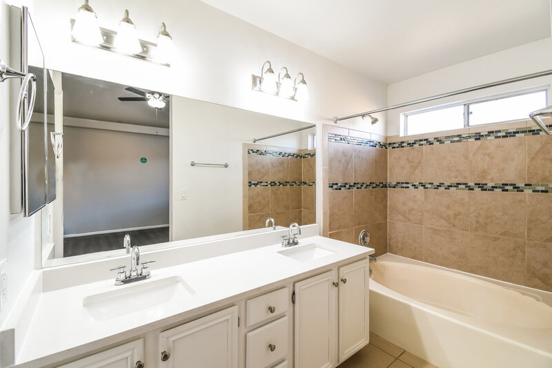 2,205/Mo, 1764 E Geronimo St Chandler, AZ 85225 Main Bathroom View