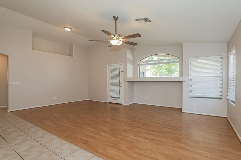 1,775/Mo, 13928 N 133rd Lane Surprise, AZ 85379 Living Room View