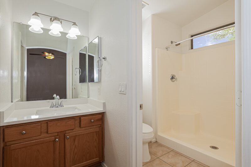 1,775/Mo, 13928 N 133rd Lane Surprise, AZ 85379 Main Bathroom View