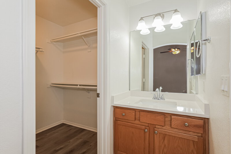 1,775/Mo, 13928 N 133rd Lane Surprise, AZ 85379 Main Bathroom View 2