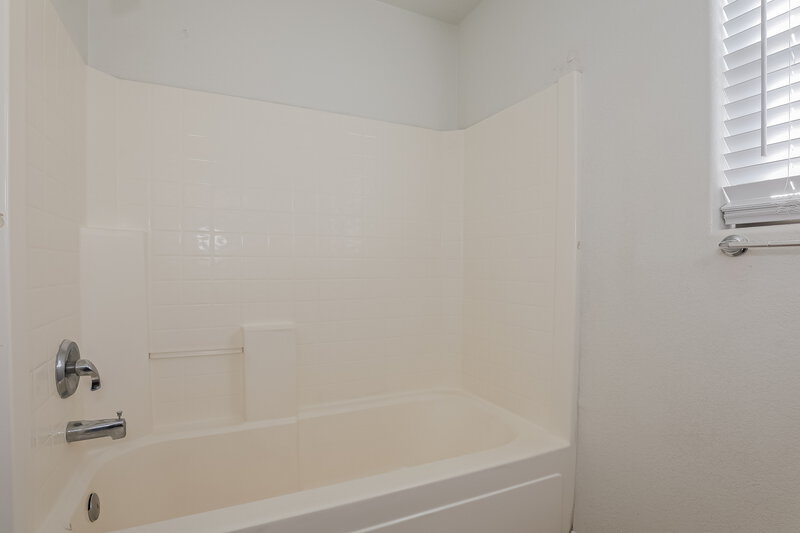 1,775/Mo, 13928 N 133rd Lane Surprise, AZ 85379 Bathroom View 2