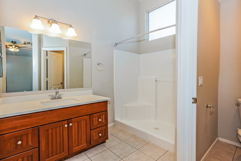 1,945/Mo, 20278 N 82nd Lane Peoria, AZ 85382 Main Bathroom View