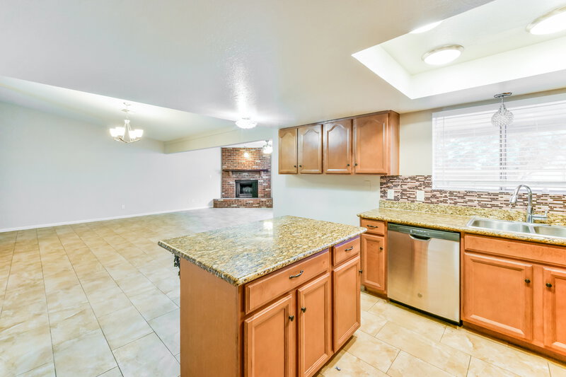 2,275/Mo, 2641 E Isabella Ave Mesa, AZ 85204 Kitchen View 2