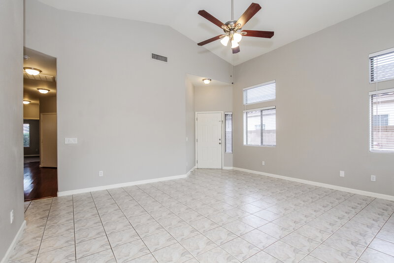 2,150/Mo, 14510 N 87th Ave Peoria, AZ 85381 Living Room View