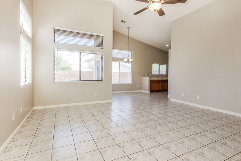 2,105/Mo, 14510 N 87th Ave Peoria, AZ 85381 Living Room View
