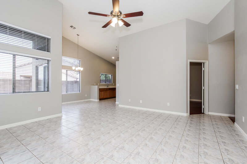 2,150/Mo, 14510 N 87th Ave Peoria, AZ 85381 Living Room View 2