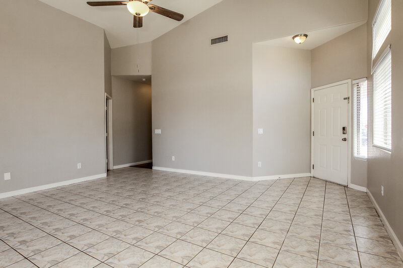 2,105/Mo, 14510 N 87th Ave Peoria, AZ 85381 Living Room View 2