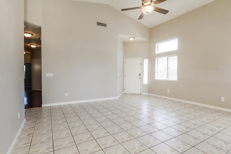 2,105/Mo, 14510 N 87th Ave Peoria, AZ 85381 Living Room View 3