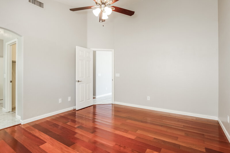 2,105/Mo, 14510 N 87th Ave Peoria, AZ 85381 Main Bedroom View 2