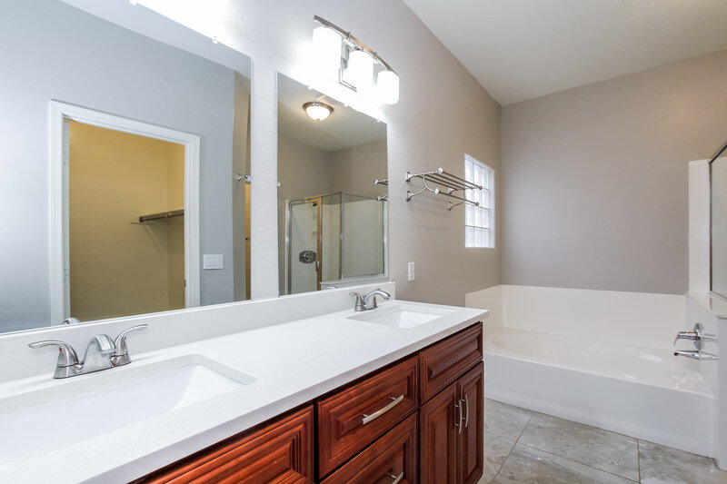 2,150/Mo, 14510 N 87th Ave Peoria, AZ 85381 Main Bathroom View