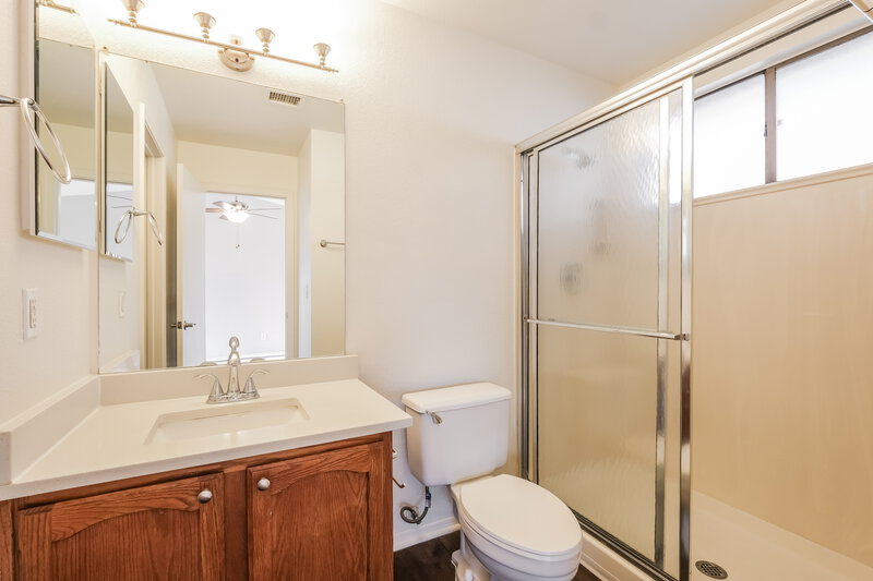 1,825/Mo, 11622 W Olive Dr Avondale, AZ 85392 Main Bathroom View