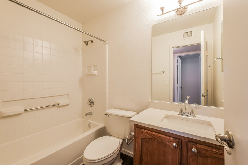1,825/Mo, 11622 W Olive Dr Avondale, AZ 85392 Bathroom View